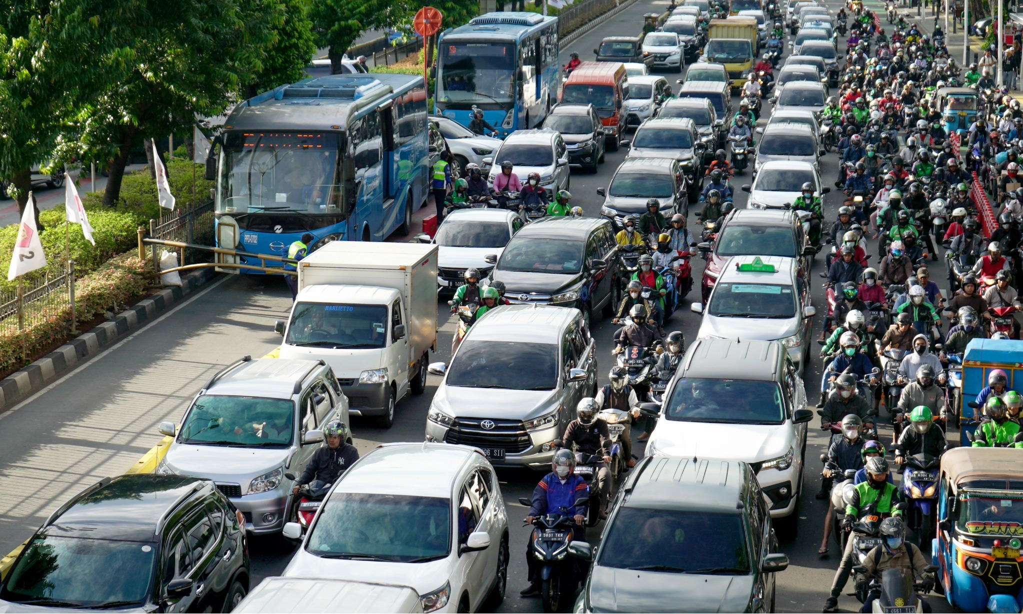 evbike-pemandangan-kemacetan-lalu-lintas-padat-di-jakarta