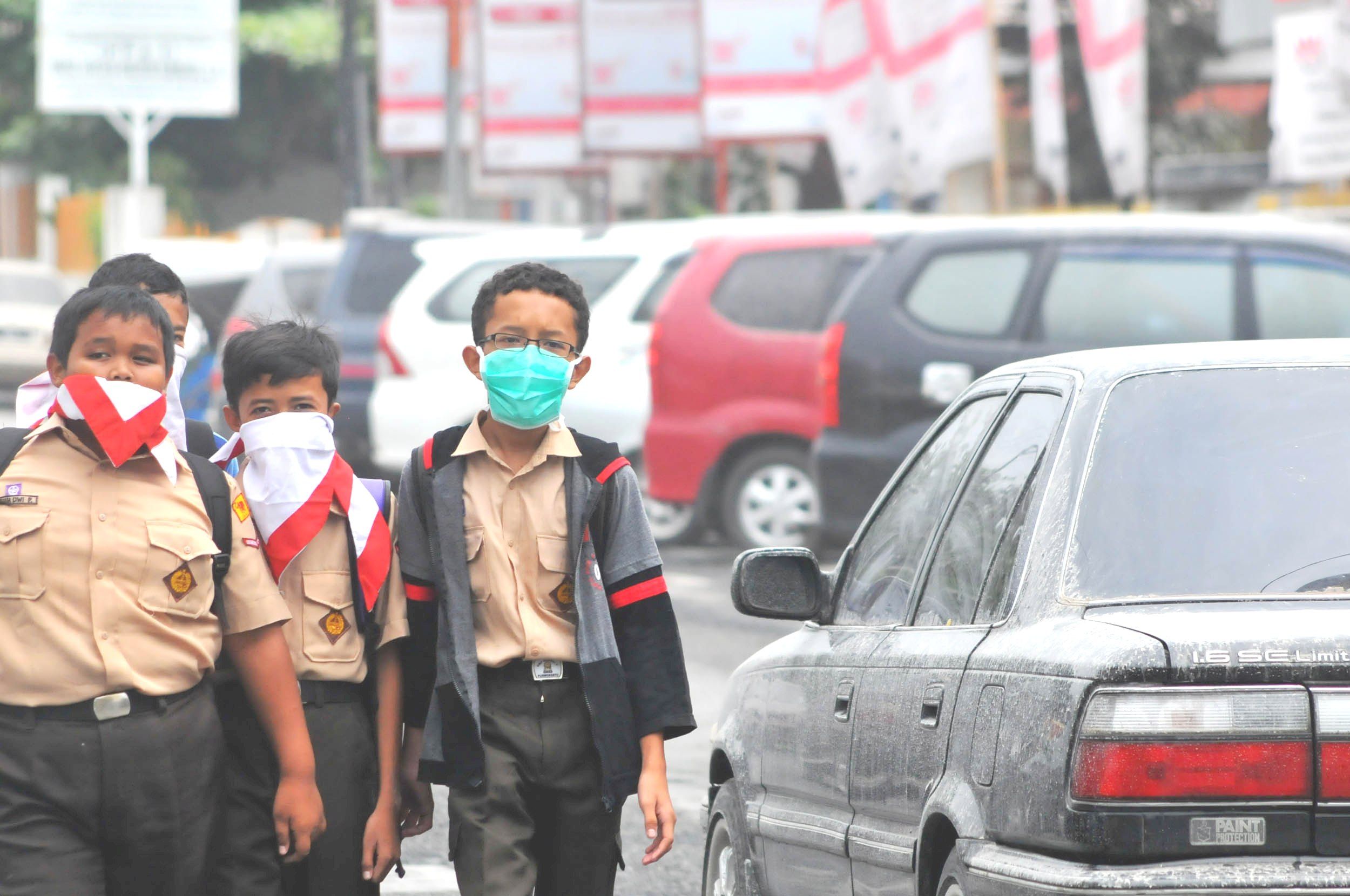 sepeda-motor-listrik-bebas-emisi-aman-untuk-paru-paru-anak